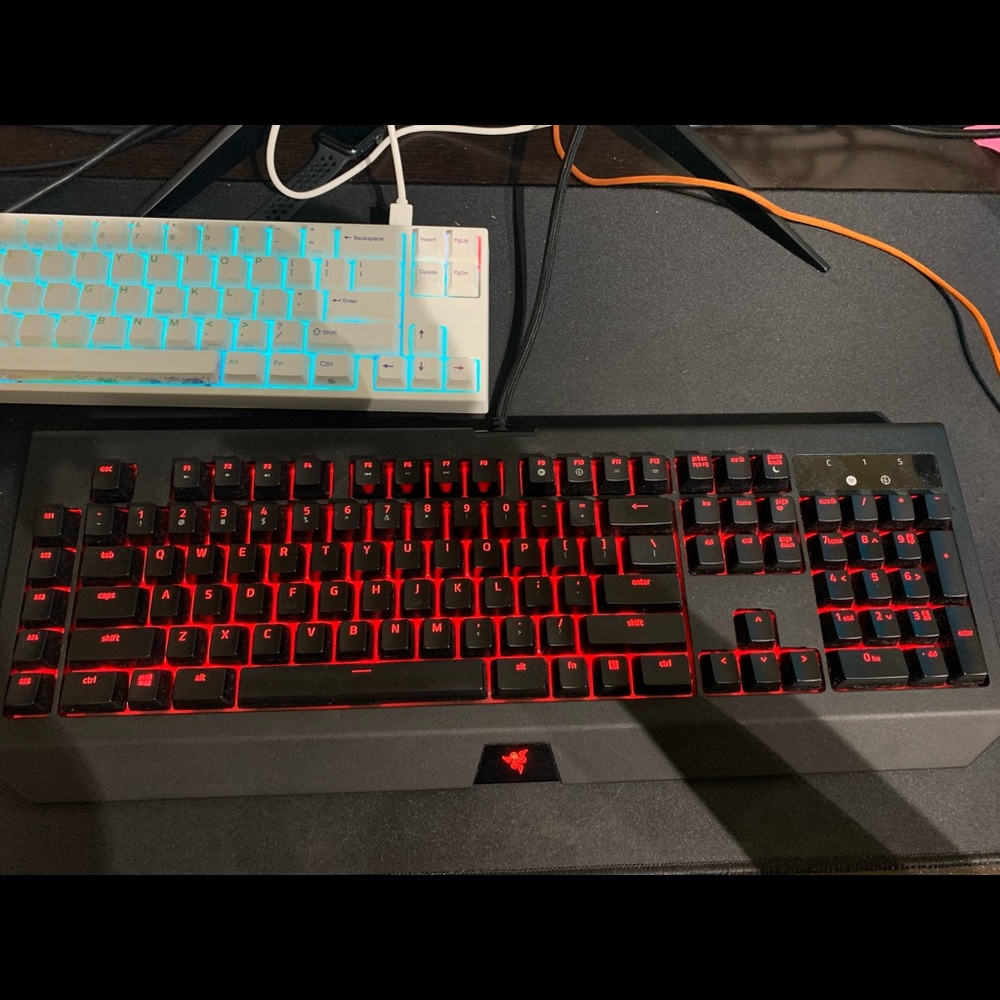 BlackWidow Chroma V2 (green switches)